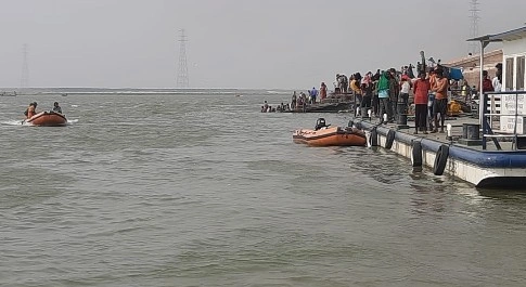 पटना में नाव हादसा, 17 डूबे, चार लापता, गंगा दशहरा पर स्नान