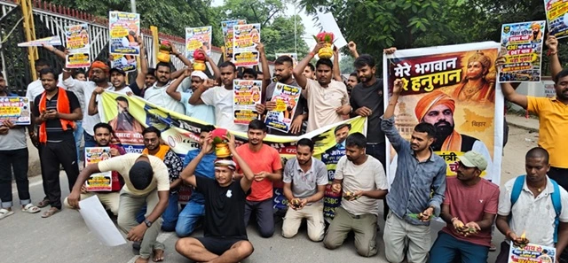 बिहार पुलिस ड्राइवर बहाली: अभ्यर्थियों ने सम्राट चौधरी को माना हनुमान, अनोखे प्रदर्शन से सरकार पर दबाव
